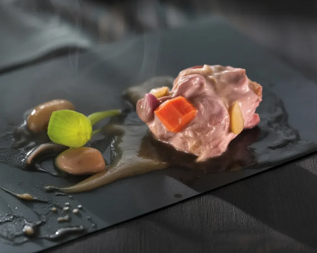 Blanquette de veau cuite à la cocotte minute avec légumes frais et sauce