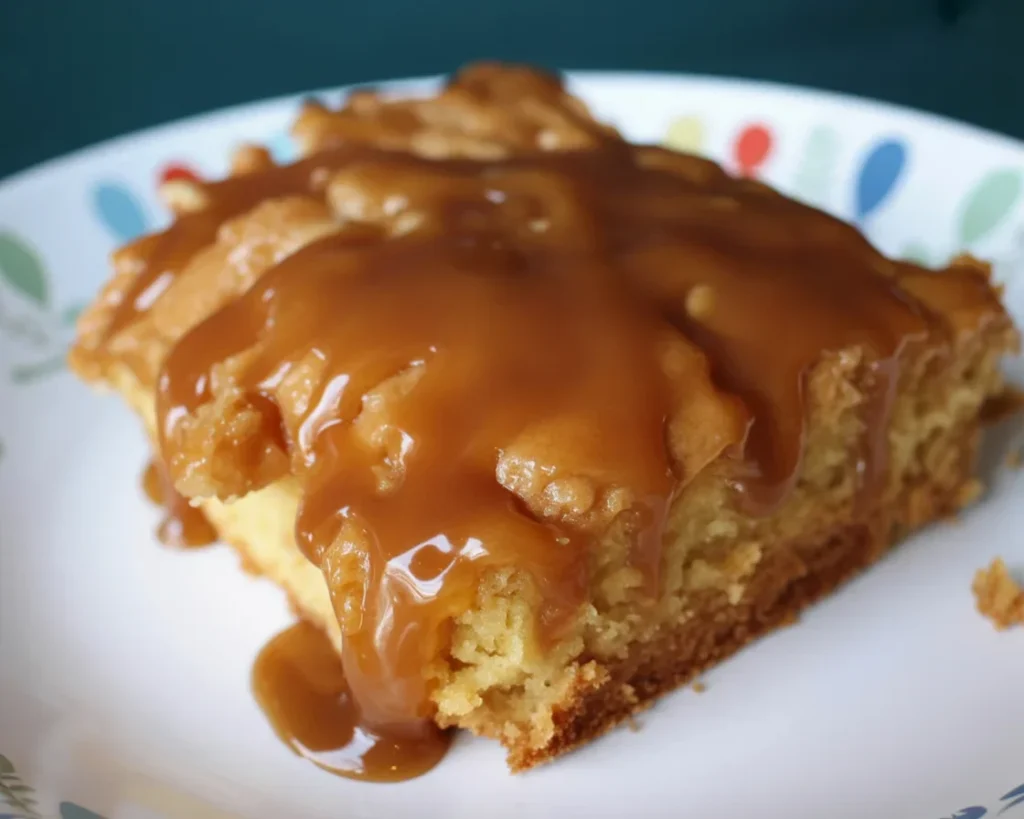 Recette de pouding chômeur au sirop d'érable, dessert traditionnel du Québec.