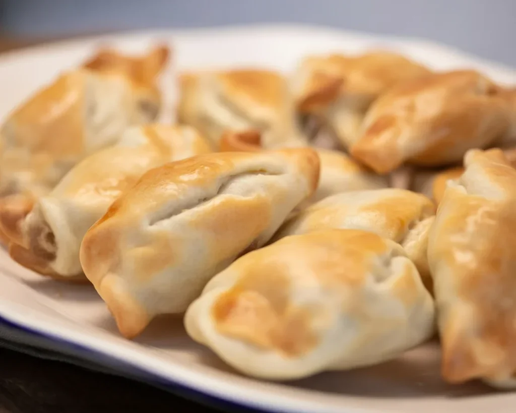 Recette des bastelles corses aux blettes et brocciu, chaussons salés traditionnels.