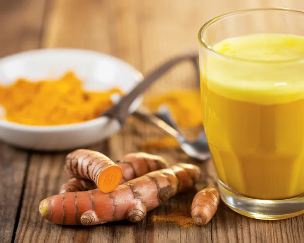 Recette de lait d'or maison au curcuma et lait végétal.